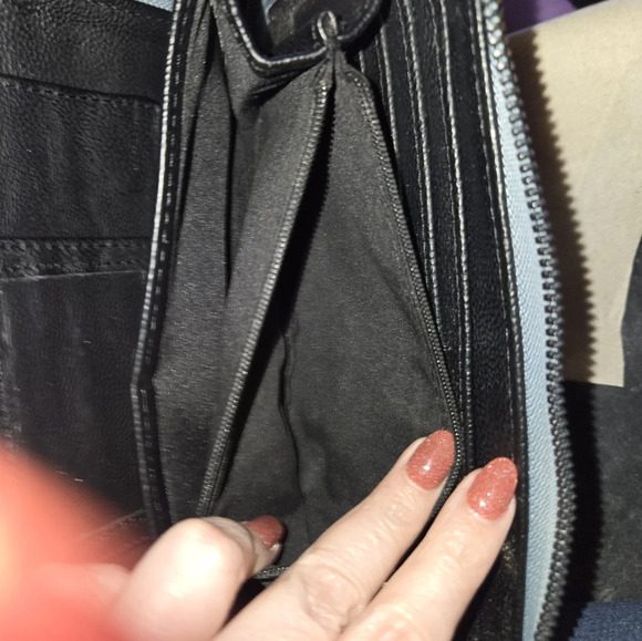 Betsey Johnson Blue Faux Leather Heart Stitched Zip Around Wallet/Wristlet - Picture 7 of 12